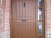 Puerta de calle PVC imitación madera panel IP3 CLAVOS
